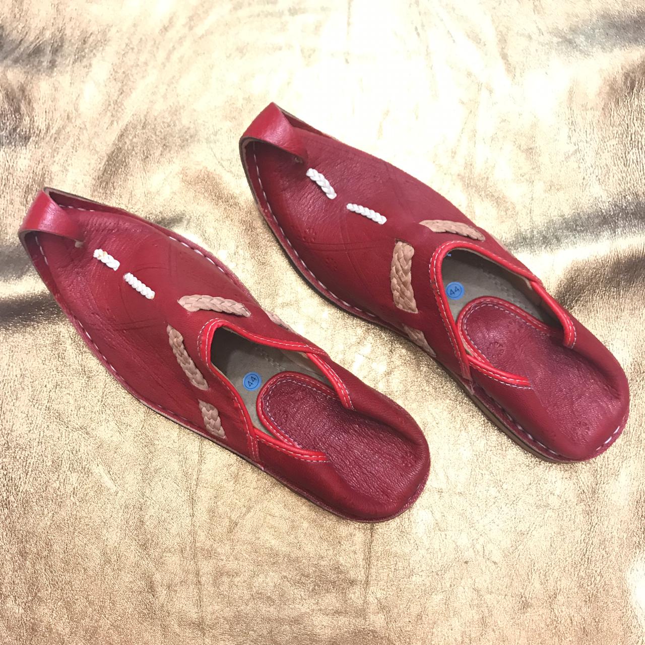 moroccan_handmade_babouche_moroccan_slippers_handmade_shoes_traditional_shoes_Babouche_Aladin_En_Cuir_Tongs_Marocaines_Aladin_flip_flop_slippers_2