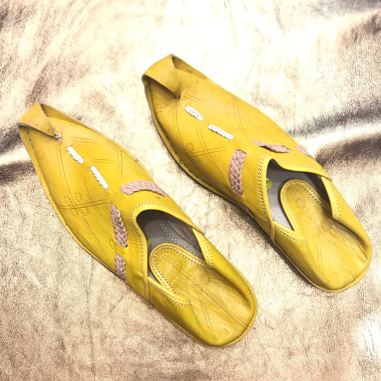 moroccan_handmade_babouche_moroccan_slippers_handmade_shoes_traditional_shoes_Babouche_Aladin_En_Cuir_Tongs_Marocaines_Aladin_flip_flop_slippers_3