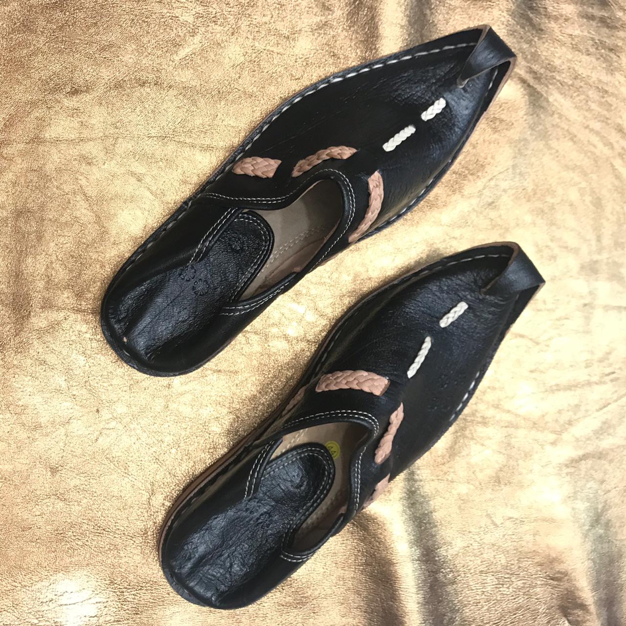 moroccan_handmade_babouche_moroccan_slippers_handmade_shoes_traditional_shoes_Babouche_Aladin_En_Cuir_Tongs_Marocaines_Aladin_flip_flop_slippers_9